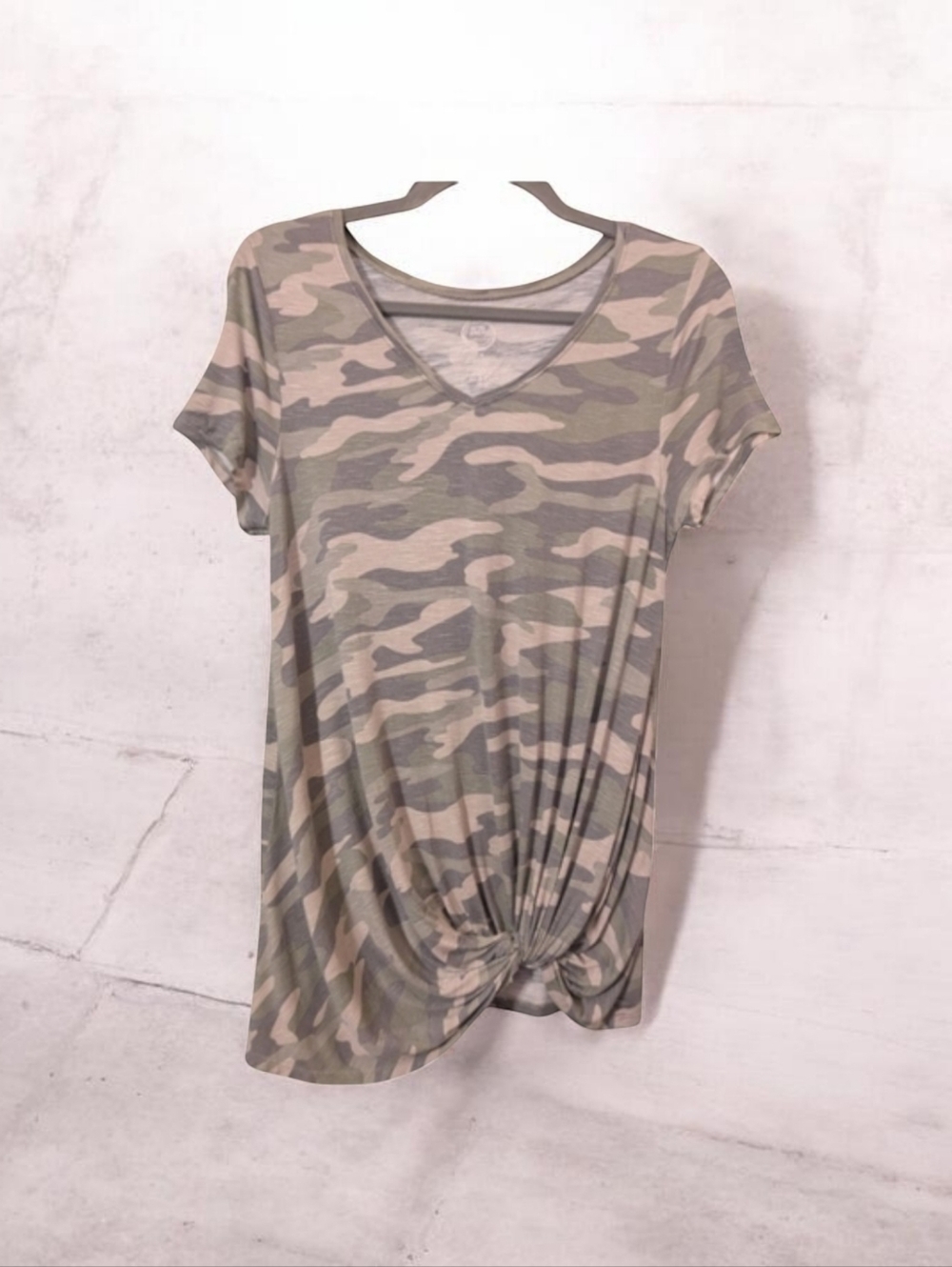 Maurices 24/7 Small Camo Knot Front Tee EUC
